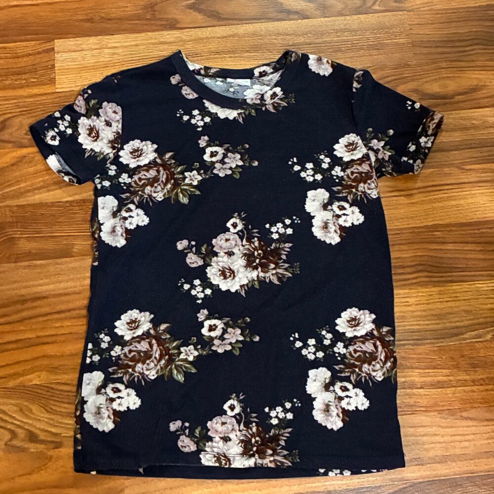 LuLaRoe Liv Shirt Small